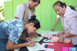 Entrega de bono productivo alimentario a familias de Mateare
