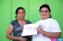Entrega de bono productivo alimentario a familias de Mateare
