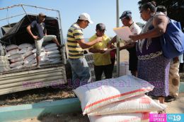 Entrega de bono productivo alimentario a familias de Mateare