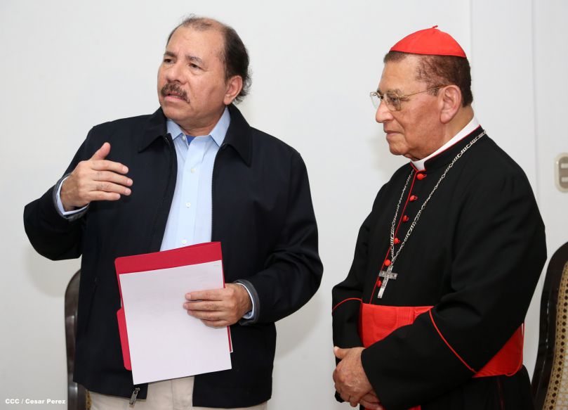 Daniel y Rosario saludan al Cardenal Miguel en su 90 Aniversario Natal