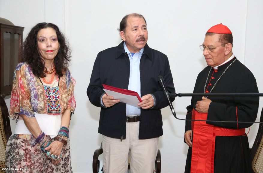 Daniel y Rosario saludan al Cardenal Miguel en su 90 Aniversario Natal