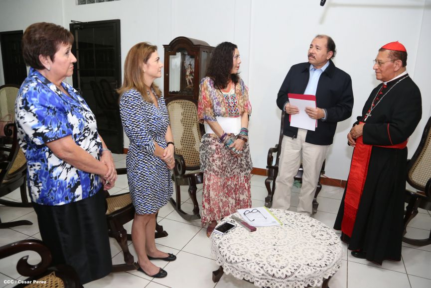 Daniel y Rosario saludan al Cardenal Miguel en su 90 Aniversario Natal