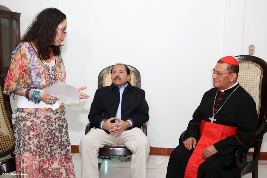 Daniel y Rosario saludan al Cardenal Miguel en su 90 Aniversario Natal