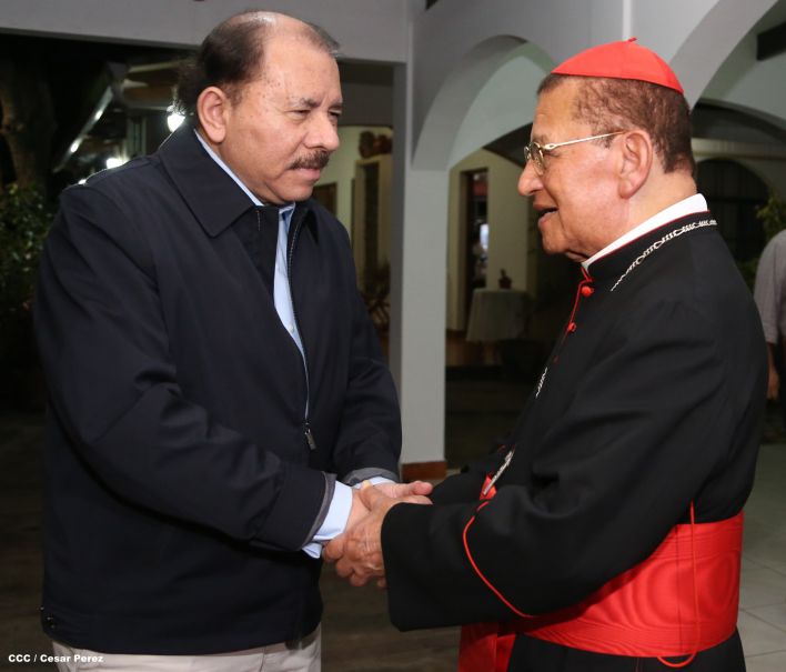 Daniel y Rosario saludan al Cardenal Miguel en su 90 Aniversario Natal