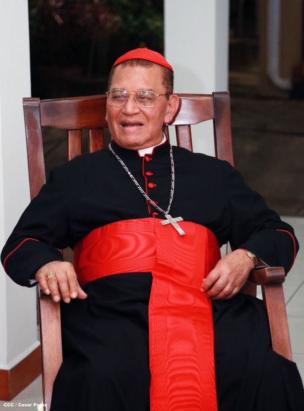 Daniel y Rosario saludan al Cardenal Miguel en su 90 Aniversario Natal