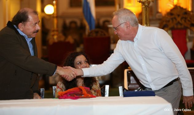 Daniel y Rosario participan en solemne ceremonia del centenario del Inmortal Rubén Darío en León