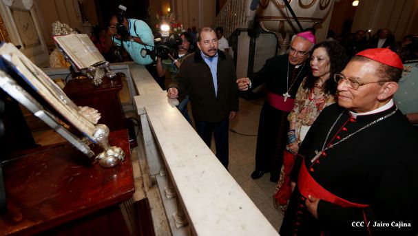 Daniel y Rosario participan en solemne ceremonia del centenario del Inmortal Rubén Darío en León