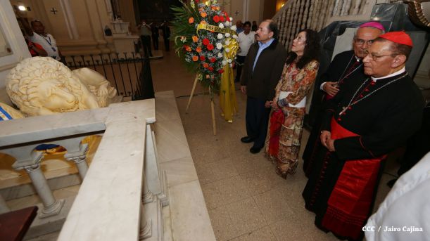 Daniel y Rosario participan en solemne ceremonia del centenario del Inmortal Rubén Darío en León