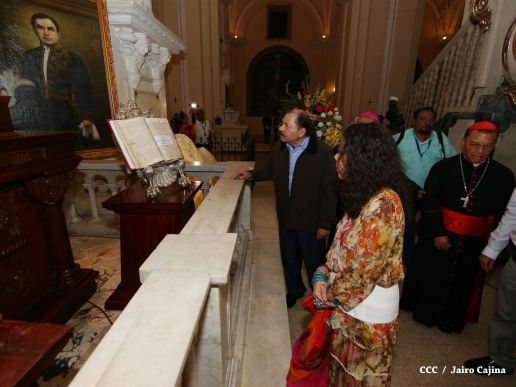 Daniel y Rosario participan en solemne ceremonia del centenario del Inmortal Rubén Darío en León