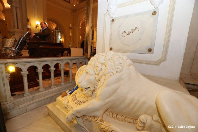 Daniel y Rosario participan en solemne ceremonia del centenario del Inmortal Rubén Darío en León