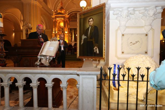 Daniel y Rosario participan en solemne ceremonia del centenario del Inmortal Rubén Darío en León