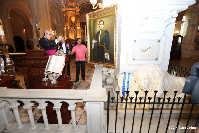 Daniel y Rosario participan en solemne ceremonia del centenario del Inmortal Rubén Darío en León