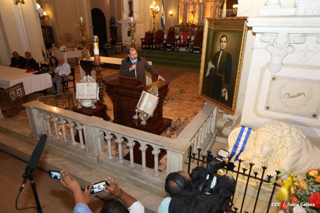 Daniel y Rosario participan en solemne ceremonia del centenario del Inmortal Rubén Darío en León