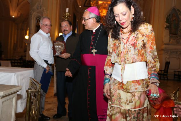 Daniel y Rosario participan en solemne ceremonia del centenario del Inmortal Rubén Darío en León