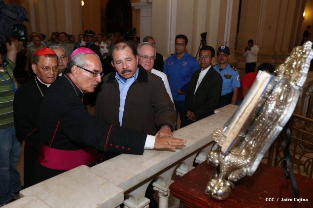 Daniel y Rosario participan en solemne ceremonia del centenario del Inmortal Rubén Darío en León