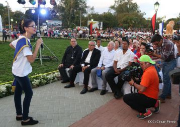 Daniel y Rosario participan en solemne ceremonia del centenario del Inmortal Rubén Darío en León