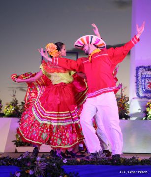 Daniel y Rosario participan en solemne ceremonia del centenario del Inmortal Rubén Darío en León