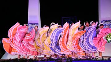 Daniel y Rosario participan en solemne ceremonia del centenario del Inmortal Rubén Darío en León