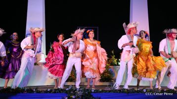 Daniel y Rosario participan en solemne ceremonia del centenario del Inmortal Rubén Darío en León