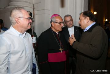 Daniel y Rosario participan en solemne ceremonia del centenario del Inmortal Rubén Darío en León