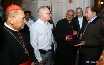 Daniel y Rosario participan en solemne ceremonia del centenario del Inmortal Rubén Darío en León