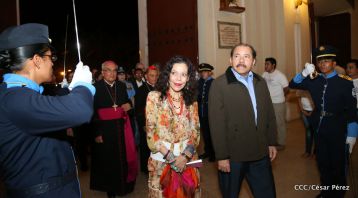 Daniel y Rosario participan en solemne ceremonia del centenario del Inmortal Rubén Darío en León