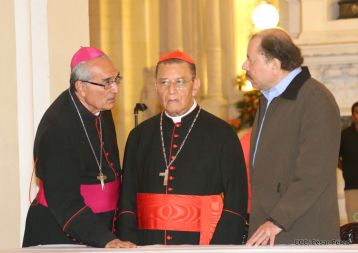 Daniel y Rosario participan en solemne ceremonia del centenario del Inmortal Rubén Darío en León