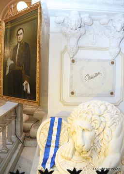 Daniel y Rosario participan en solemne ceremonia del centenario del Inmortal Rubén Darío en León