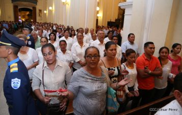Daniel y Rosario participan en solemne ceremonia del centenario del Inmortal Rubén Darío en León