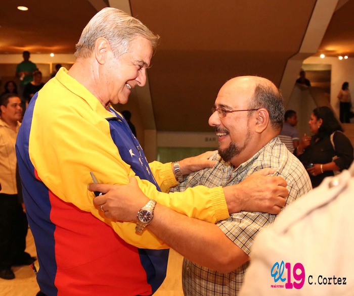 Rinden homenaje al comandante Chávez