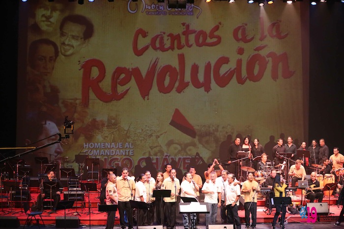 Rinden homenaje al comandante Chávez