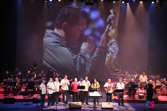 Rinden homenaje al comandante Chávez