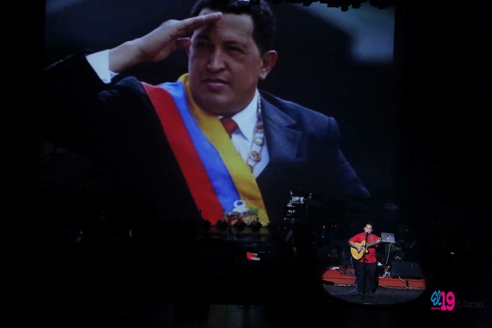 Rinden homenaje al comandante Chávez