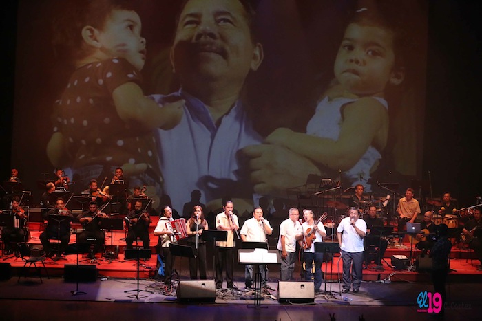 Rinden homenaje al comandante Chávez