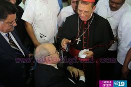 Asamblea Nacional entrega Ley que declara Prócer de la Paz y la Reconciliación a Cardenal Miguel Obando