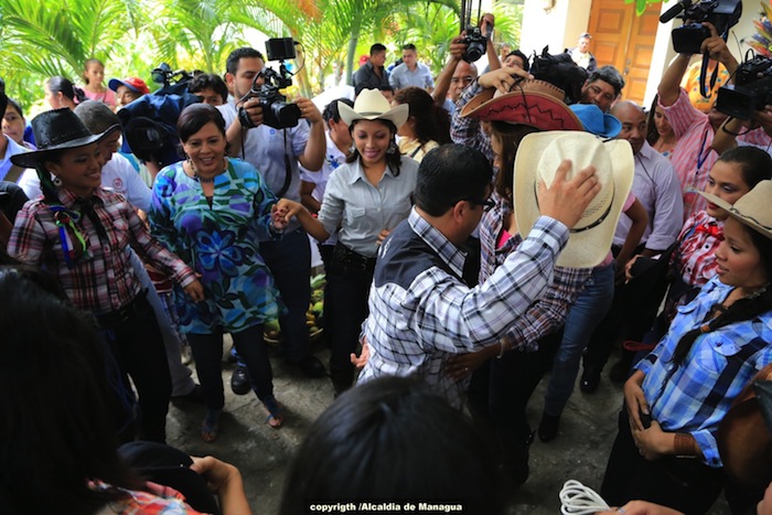 Alcaldesa Daysi Torres recibe mayordomía Fiestas Santo Domingo 2013