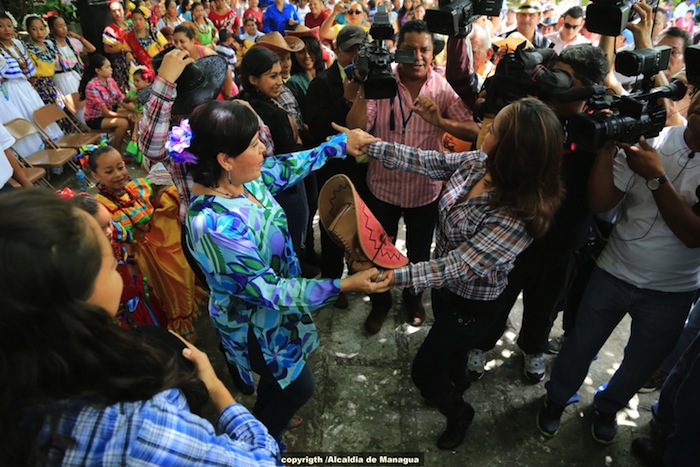 Alcaldesa Daysi Torres recibe mayordomía Fiestas Santo Domingo 2013