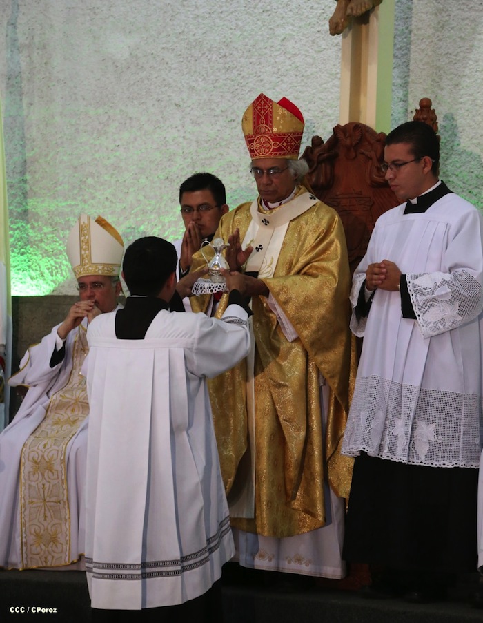 Misa Crismal en Catedral de Managua