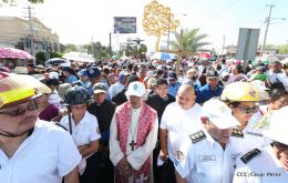Familias católicas participan del tradicional Vía Crucis de la Sangre de Cristo