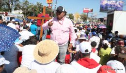 Familias católicas participan del tradicional Vía Crucis de la Sangre de Cristo