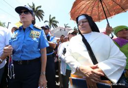 Familias católicas participan del tradicional Vía Crucis de la Sangre de Cristo