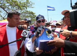 Familias católicas participan del tradicional Vía Crucis de la Sangre de Cristo