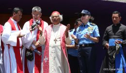 Familias católicas participan del tradicional Vía Crucis de la Sangre de Cristo
