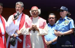 Familias católicas participan del tradicional Vía Crucis de la Sangre de Cristo