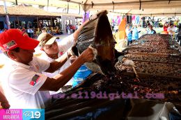 Familias degustan del Almíbar más grande en el Puerto Salvador Allende
