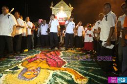 Elaboran Alfombras Pasionarias y realizan tradicional Santo Entierro en León