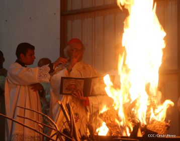 Cardenal Brenes preside Vigilia Pascual