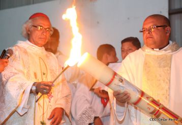 Cardenal Brenes preside Vigilia Pascual