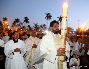 Cardenal Brenes preside Vigilia Pascual