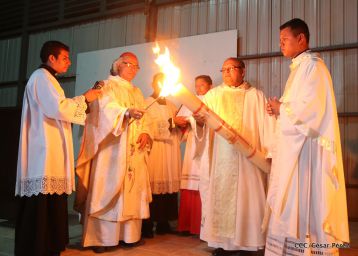 Cardenal Brenes preside Vigilia Pascual